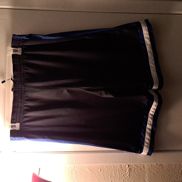 Nike Basketball Shorts - Picture 5 of 6